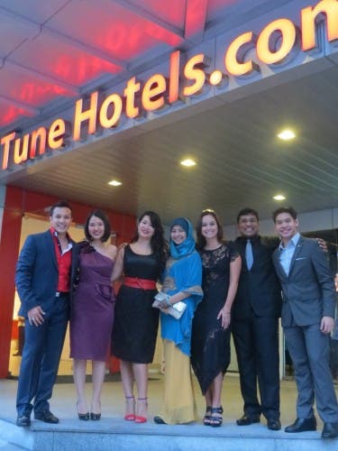 Jonathan Yabut (right) with his Apprentice Asia colleagues in front of Tune Hotel Makati in Manila. From left: Nazril Idrus (Malaysia), Andrea Loh (Singapore), Dussadee Oeawpanich (Thailand), Nik Aisyah Amirah Mansor (Malaysia), Celina Le Neindre (Philippines) and Samuel Rufus (India).