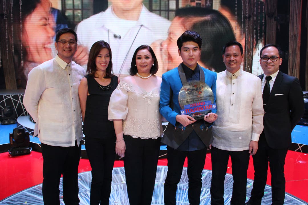 Yohan With Abs-cbn Bosses 